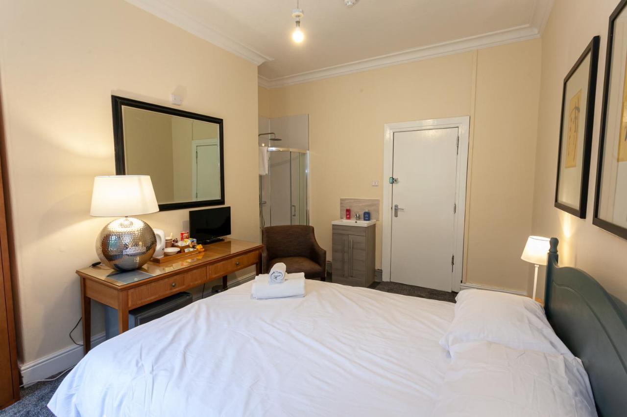 Townhouse No 12 Hotel Huddersfield Bagian luar foto