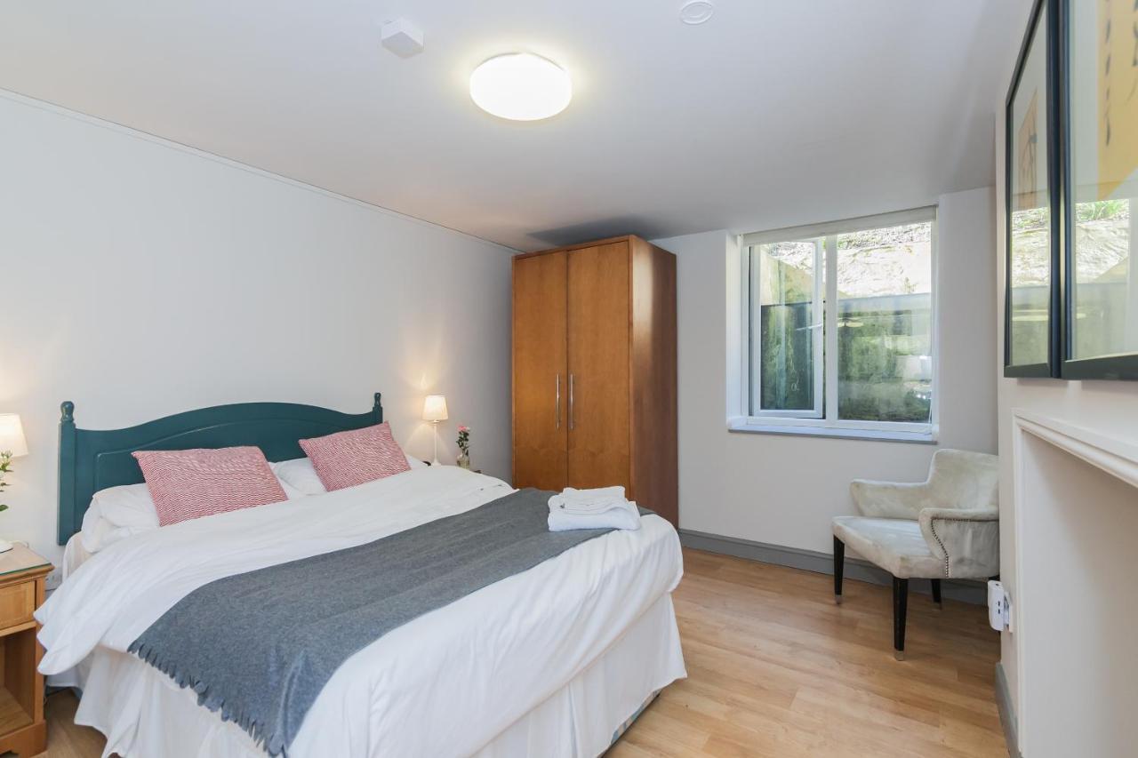 Townhouse No 12 Hotel Huddersfield Bagian luar foto