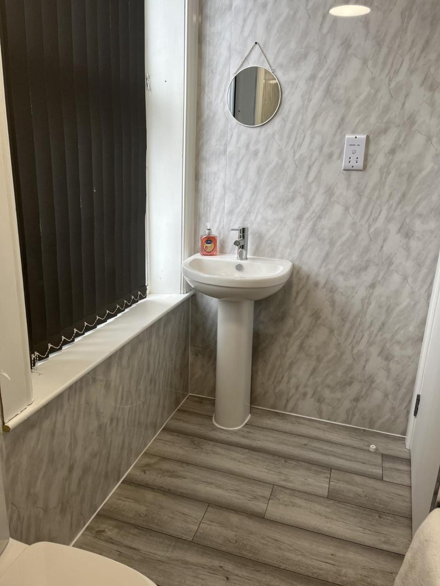 Townhouse No 12 Hotel Huddersfield Bagian luar foto