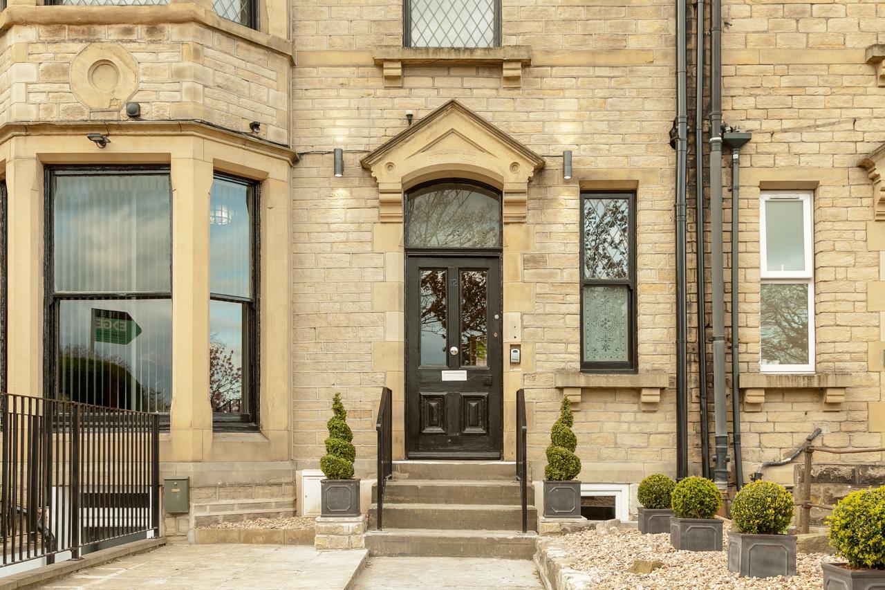 Townhouse No 12 Hotel Huddersfield Bagian luar foto