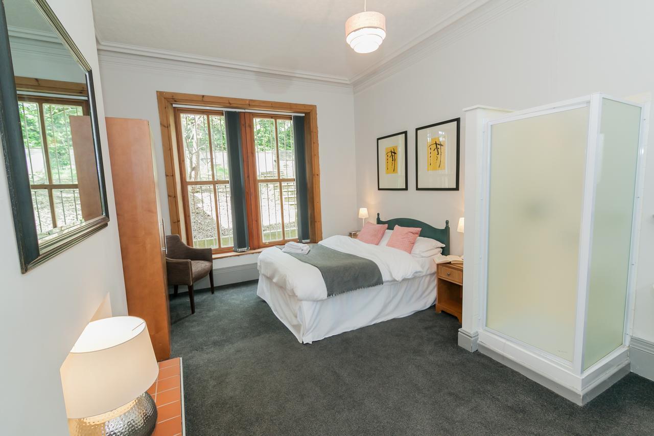 Townhouse No 12 Hotel Huddersfield Bagian luar foto