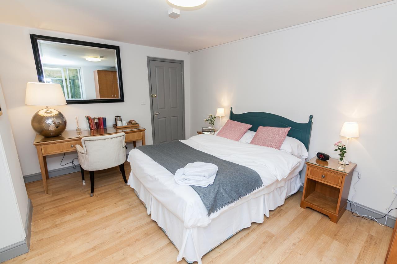 Townhouse No 12 Hotel Huddersfield Bagian luar foto